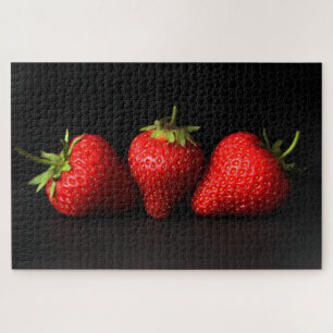 Drie aardbeien op zwart 20x30 1014pc jpcna legpuzzel