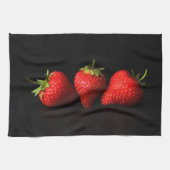 Drie aardbeien op zwart ktcna theedoek (Horizontaal)