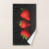 Drie aardbeien op zwarte BTCNA Bad Handdoek (Handdoek)