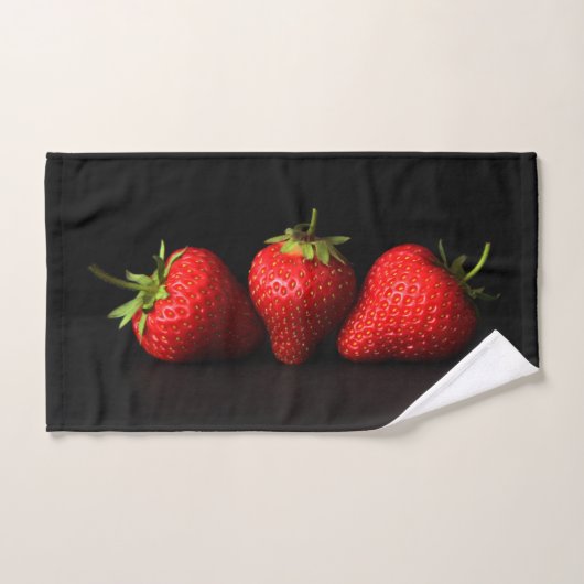 Drie aardbeien op zwarte BTCNA Bad Handdoek (Handdoek)