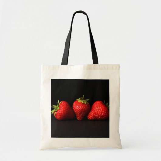 Drie aardbeien op zwarte bti tote bag (Voorkant)