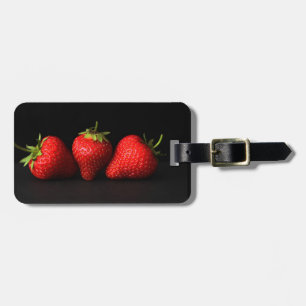 Drie aardbeien op zwarte cd ltcnm bagagelabel