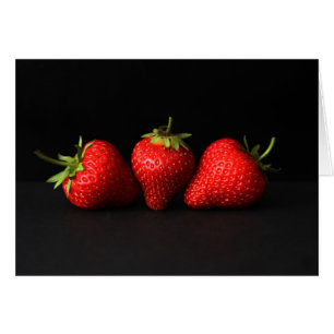 Drie aardbeien op zwarte GCCNA