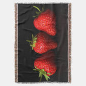 Drie aardbeien op zwarte TBCNA Deken (Voorkant Verticaal)