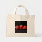 Drie aardbeien op zwarte TTCNA Mini Tote Bag (Voorkant)
