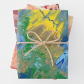 Drie abstracte acrylschilderijen inpakpapier vel (In situ)