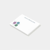 Drie ballen van garen, breinaalden, jouw naam post-it® notes (Schuin)
