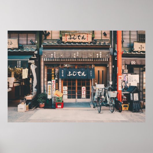 DRIE BICYCLES DIE VOOR DE BOUW WORDEN GEDEELD POSTER (Voorkant)