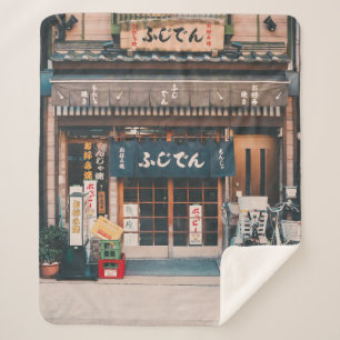 DRIE BICYCLES DIE VOOR DE BOUW WORDEN GEDEELD SHERPA DEKEN