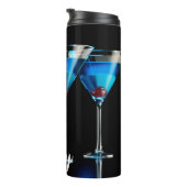 Drie blauwe cocktails met kersen op zwart thermosbeker (Geroteerd rechts)