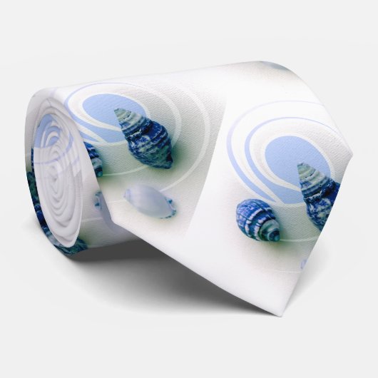 Drie blauwe zeeschelpen stropdas (Opgerold)