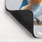 Drie bluebirds op een besneeuwde tak muismat (Hoek)