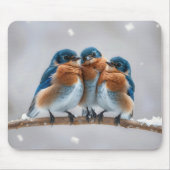 Drie bluebirds op een besneeuwde tak muismat (Voorkant)