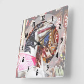 Drie carrouselpaarden dicht bij elkaar vierkante klok (Hoek)