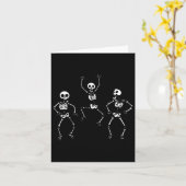 Drie dansende Funny Skeletons Halloween Kaart (Gele Bloem)
