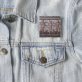 Drie dansende putti begeleid door één die de vierkante button 5,1 cm (In situ)