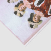 Drie dansende vrouwen in rode kostuums en veren tissuepapier (Detail)