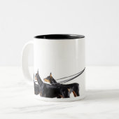 Drie Dobermans op de as Tweekleurige Koffiemok (Voorkant links)
