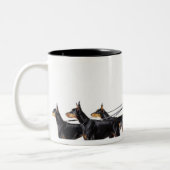 Drie Dobermans op de as Tweekleurige Koffiemok (Links)