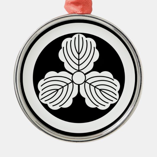 Drie eikenbladeren(1) in cirkel metalen ornament (Voorkant)