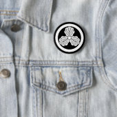 Drie eikenbladeren(1) in cirkel ronde button 5,7 cm (In situ)