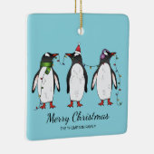 Drie feestelijke kerstpinguïns met aangepaste teks keramisch ornament (Rechts)