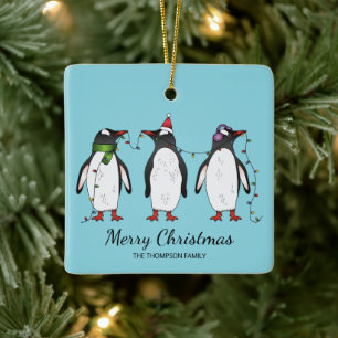 Drie feestelijke kerstpinguïns met aangepaste teks keramisch ornament