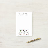 Drie feestelijke kerstpinguïns met aangepaste teks post-it® notes (Op bureau)
