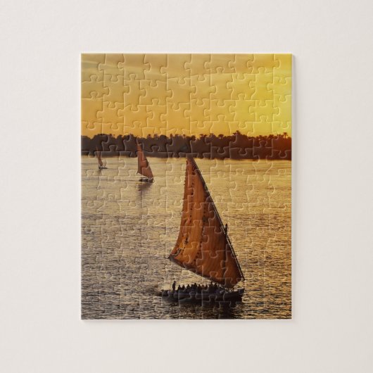 Drie feodka's met bliksem op de Nijlrivier Legpuzzel (Verticaal)