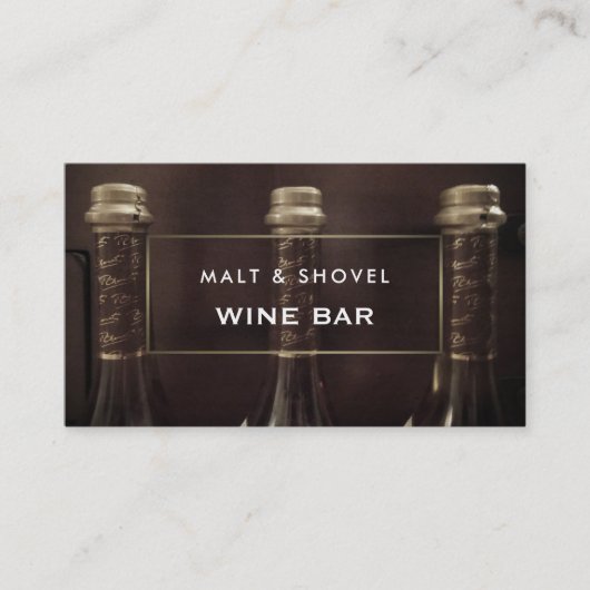 Drie flessenvertoning, rustieke wijnbar visitekaartje (Voorkant)
