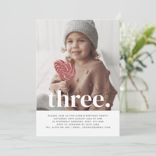 Drie foto Verjaardag uitnodiging (Staand voorkant)