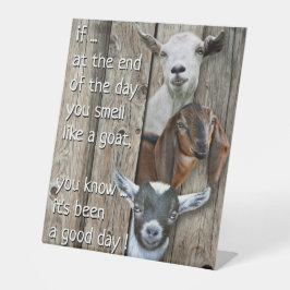 Drie geiteportrettengedicht reclamebord met voetstuk
