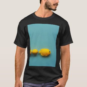 Drie gele engelvis zwemmend naar rechts t-shirt