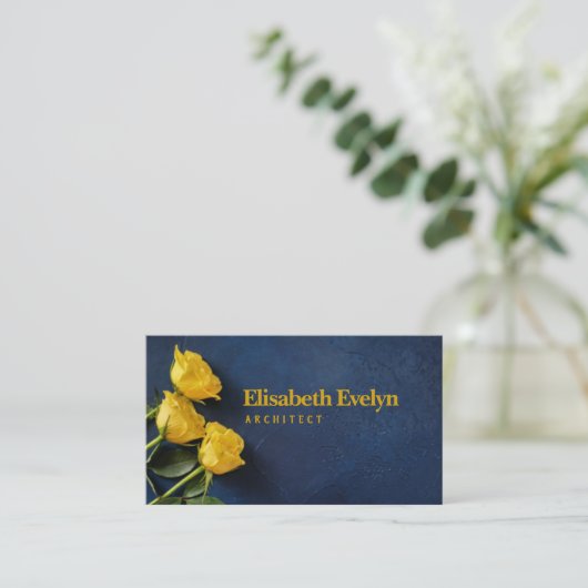 Drie gele rozen op een donkerblauwe achtergrond visitekaartje (Staand voorkant)