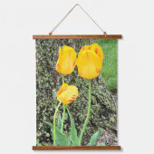 Drie gele tulpen / hangend wandkleed (Voorkant)