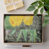 Drie gele tulpen / tissuepapier (Geschenk)