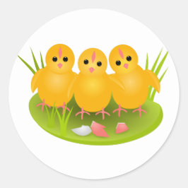 Drie gelukkige paasgele kippen ronde sticker