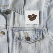 Drie geroosterde koffiebonen vierkante button 5,1 cm (In situ)