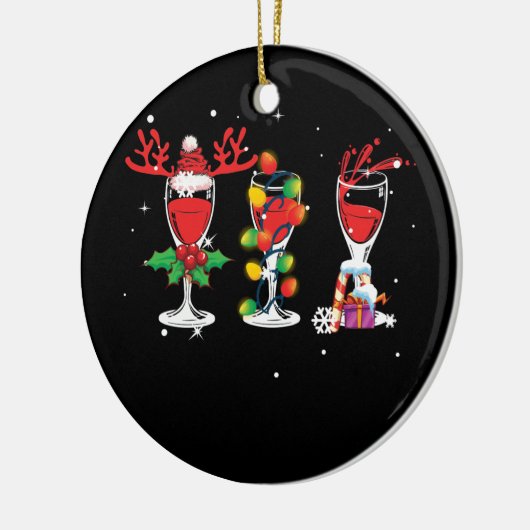 Drie glazen kerstkerstman met rode wijn keramisch ornament (Links)