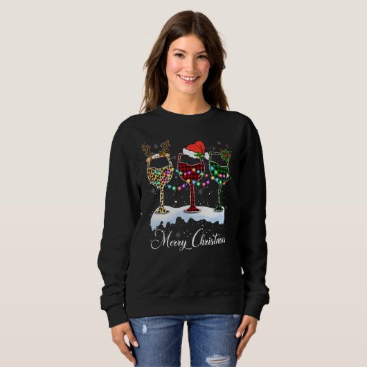 Drie glazen rode wijn en kerstaalogie trui (Voorkant volledig)