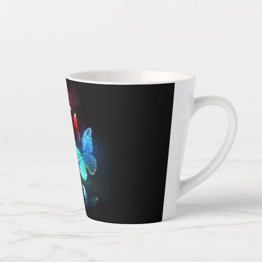 Drie gloeiende vlinders op een nachtachtergrond latte mok (Rechts)