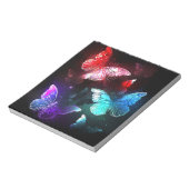 Drie gloeiende vlinders op een nachtachtergrond notitieblok (Linkerzijde)