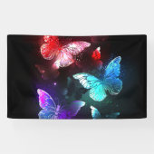 Drie gloeiende vlinders op een nachtachtergrond spandoek (Horizontaal)