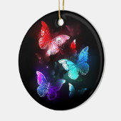 Drie gloeiende vlinders op nachtelijke achtergrond keramisch ornament (Links)