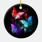 Drie gloeiende vlinders op nachtelijke achtergrond keramisch ornament (Achterkant)