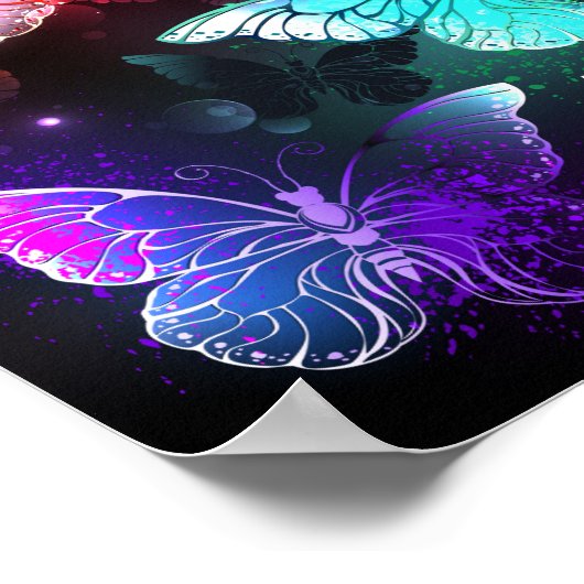 Drie gloeiende vlinders op nachtelijke achtergrond poster (Hoek)