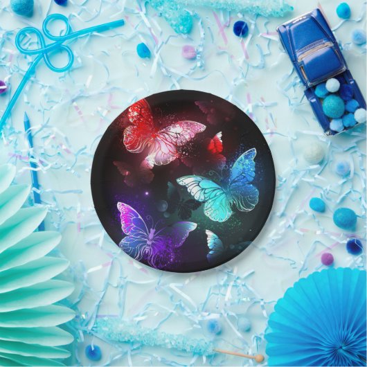 Drie gloeiende vlinders op nachtrustrondergrond papieren bordje (Feest)