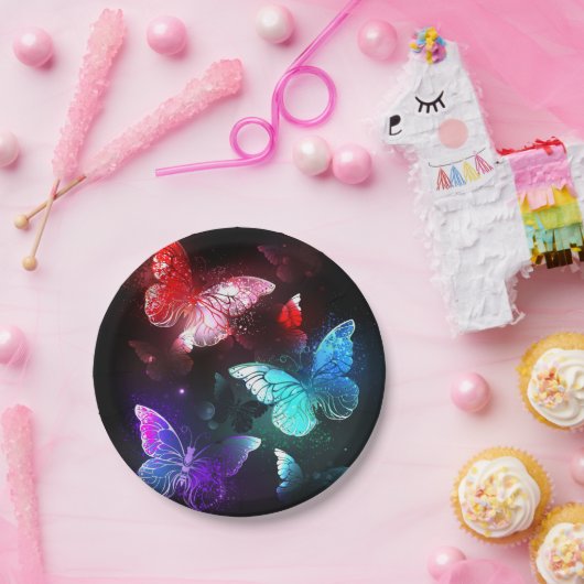 Drie gloeiende vlinders op nachtrustrondergrond papieren bordje (Feest)