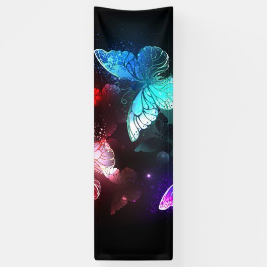 Drie gloeiende vlinders op nachtrustrondergrond spandoek (Verticaal)