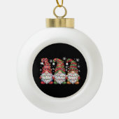 Drie Gnomen Buffalo Pset Red Kerstmis Keramische Bal Ornament (Voorkant)